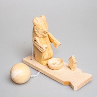Богородская игрушка  "Медведь за столом"