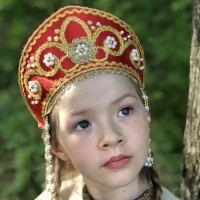 Налобный кокошник "Девичий" (красный с золотистой окантовкой)