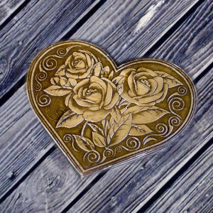 Зеркальце из бересты в форме сердечка, раскладное "Розы"