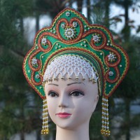 Кокошник "Фантазия" взрослый (зеленый с красно-золотистой окантовкой)